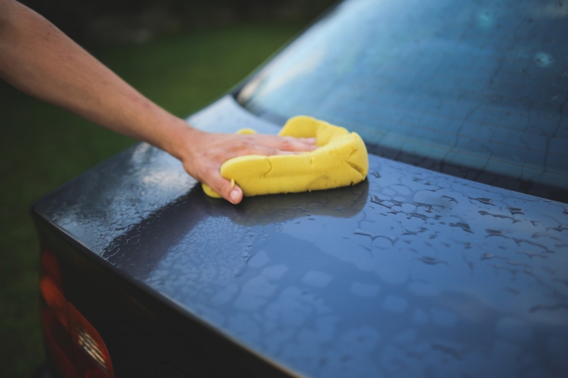 carrosserie-ROCBARON-min_cleaning_washing_carwash_sponge_car_auto_hand_man-722705